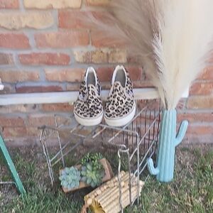 Leopard Print Slip-On Shoes